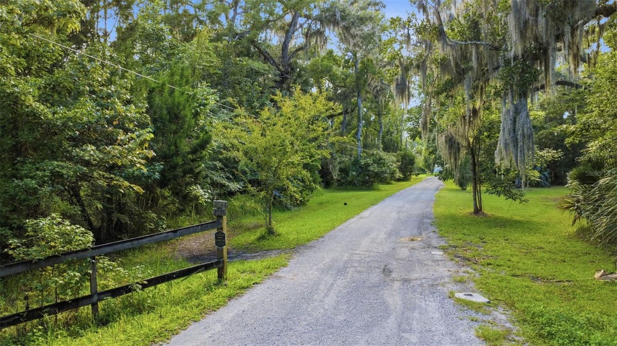 2050 MINORCA ROAD — photo 16 of 56