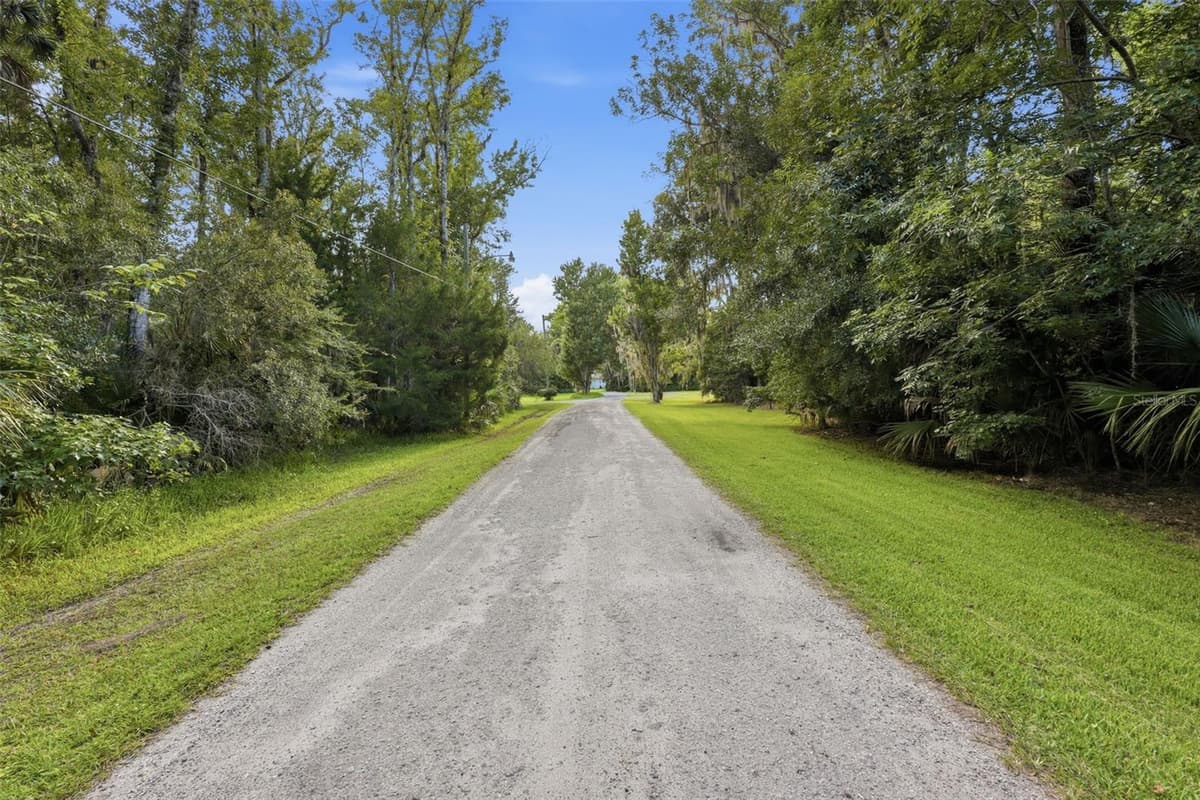 2050 MINORCA ROAD — photo 11 of 56