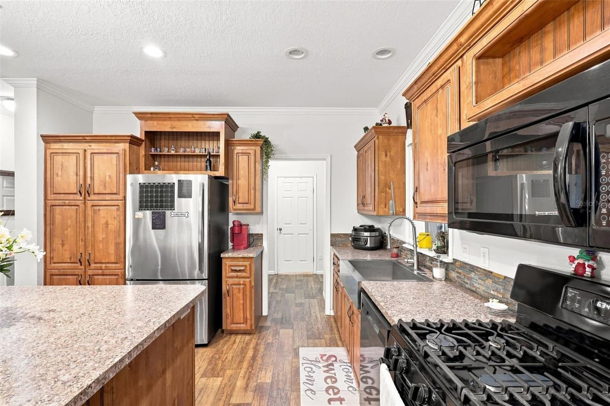 2050 MINORCA ROAD — photo 37 of 56