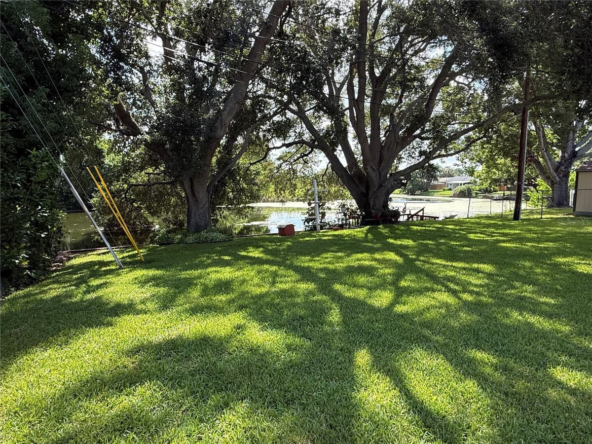 8927 LAKEWOOD DRIVE — photo 2 of 5