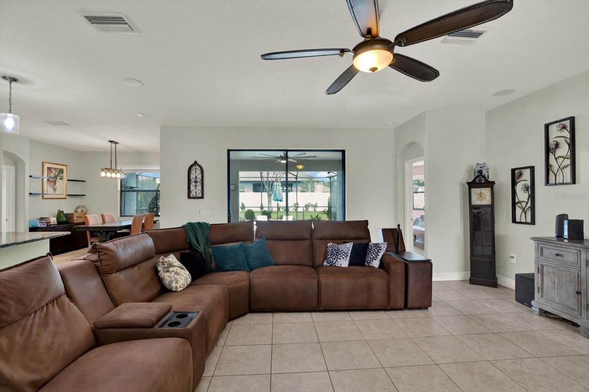 652 TIERRA DRIVE — photo 9 of 43