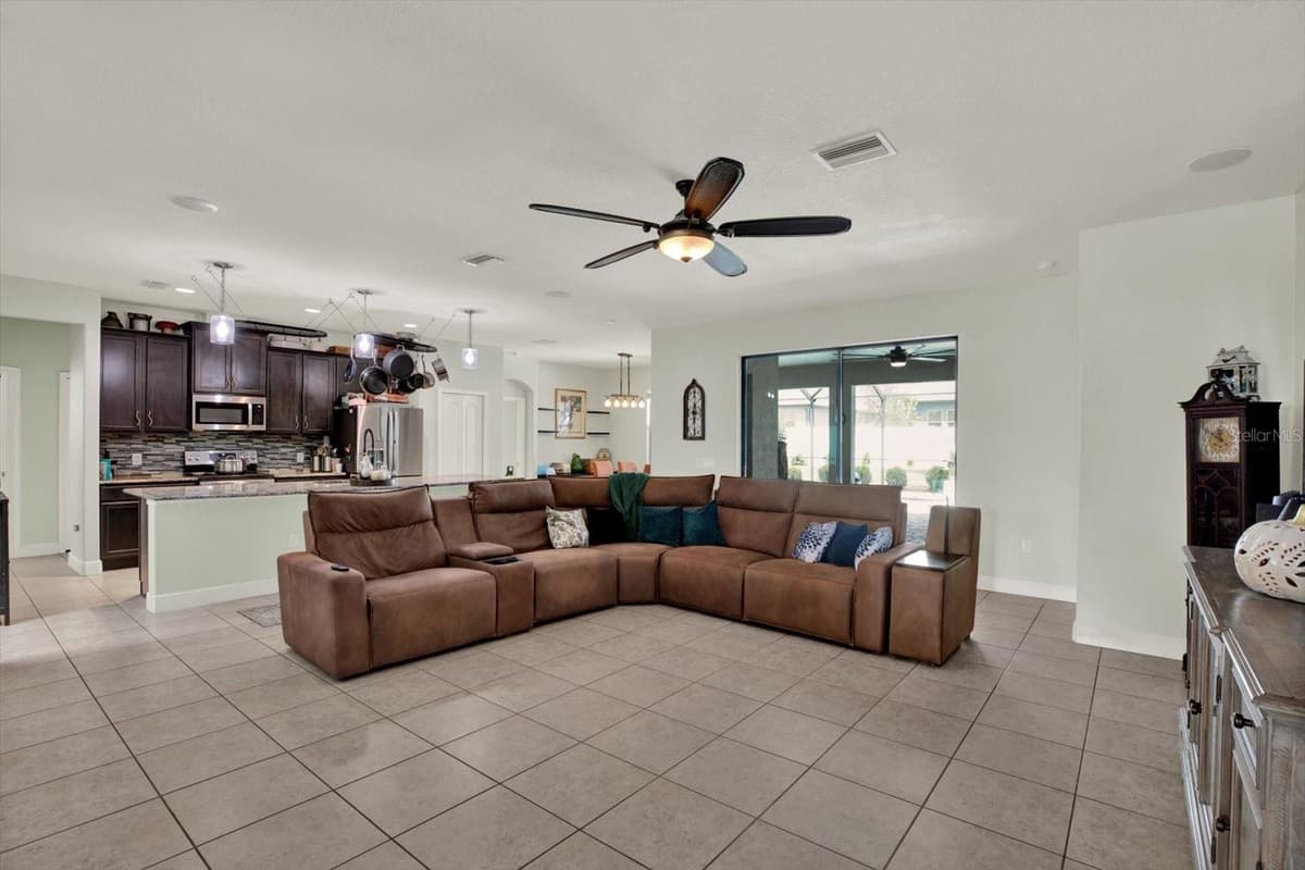 652 TIERRA DRIVE — photo 8 of 43