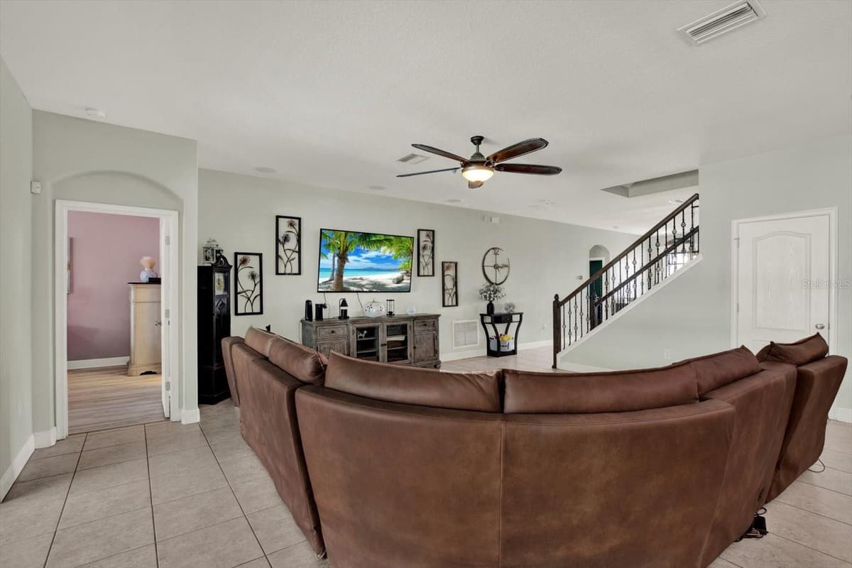 652 TIERRA DRIVE — photo 10 of 43