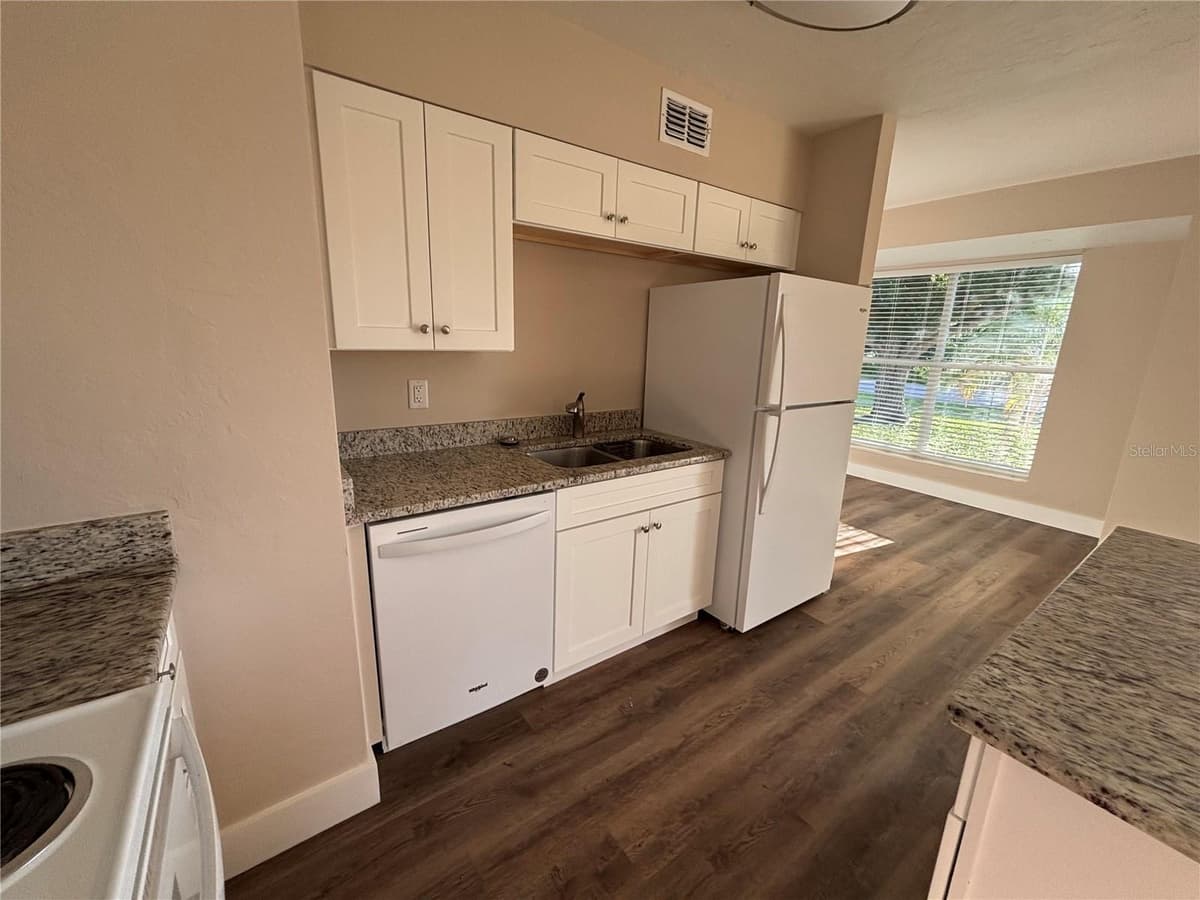 2472 PICNIC STREET — photo 13 of 29
