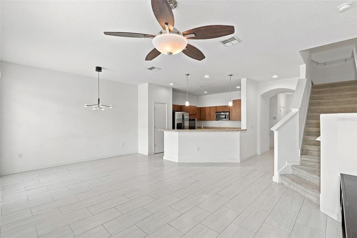 340 GOLDEN DEWDROP WAY — photo 10 of 37