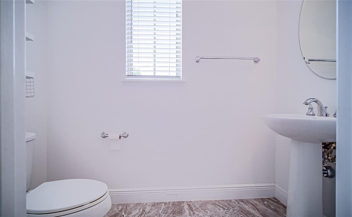 11032 MOBBERLEY CIRCLE — photo 11 of 36