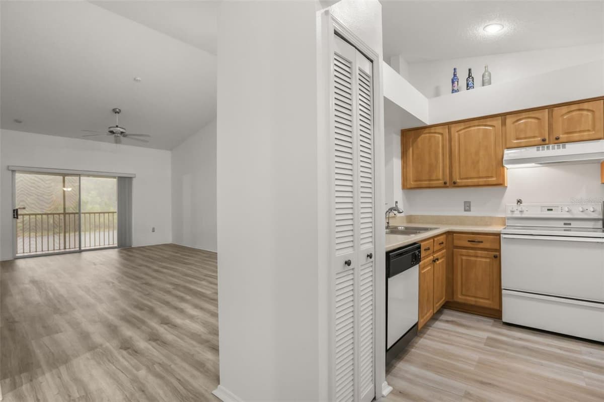 13324 FAIRWAY GLEN DRIVE — photo 6 of 16