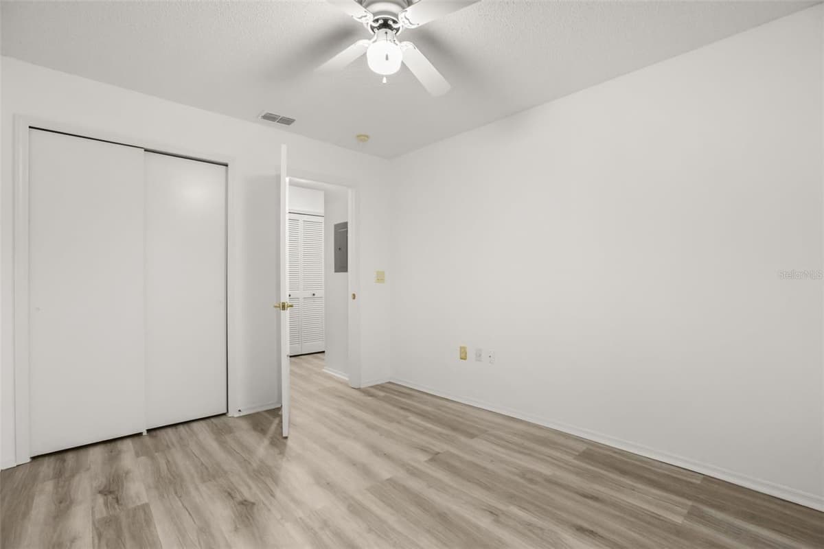 13324 FAIRWAY GLEN DRIVE — photo 14 of 16