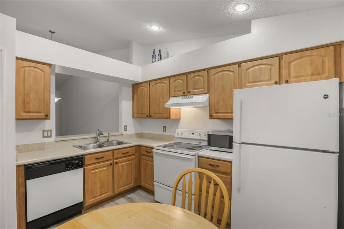 13324 FAIRWAY GLEN DRIVE — photo 7 of 16