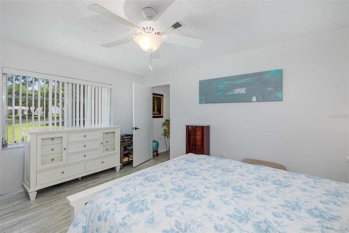 11210 ELDERBERRY DRIVE — photo 25 of 39