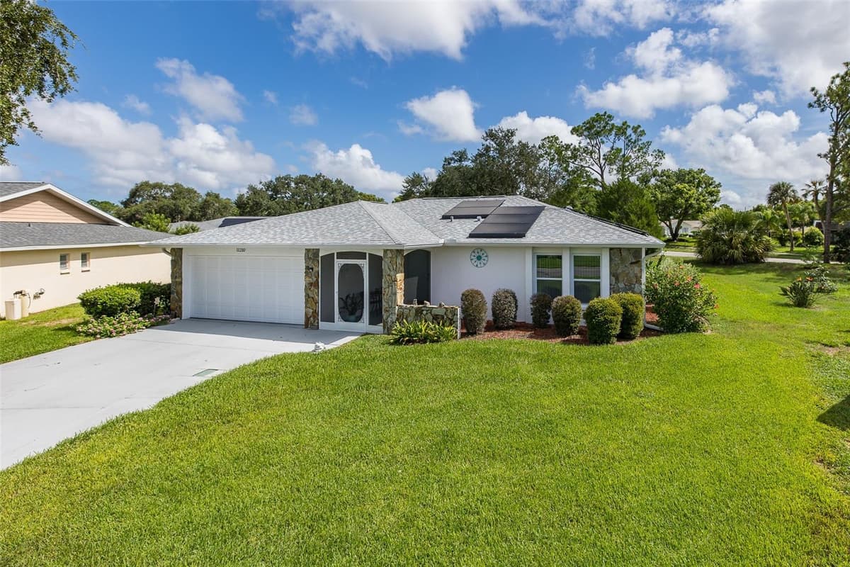 11210 ELDERBERRY DRIVE — photo 9 of 39