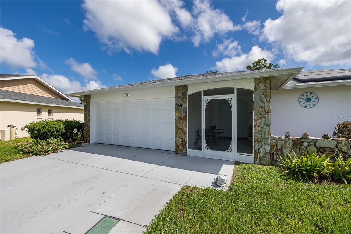 11210 ELDERBERRY DRIVE — photo 10 of 39
