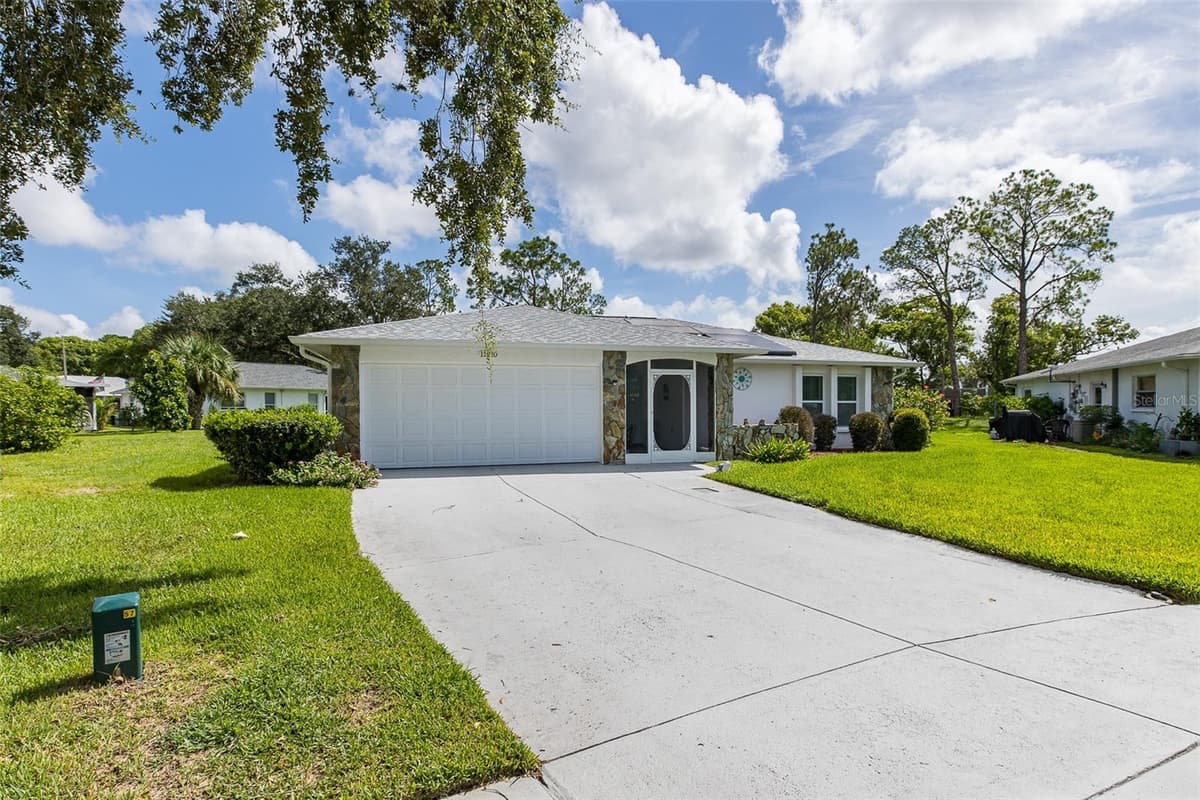 11210 ELDERBERRY DRIVE — photo 8 of 39
