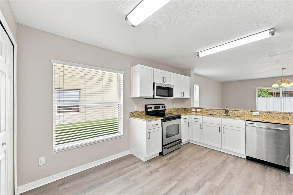 516 BELLA ROSA CIRCLE — photo 12 of 38