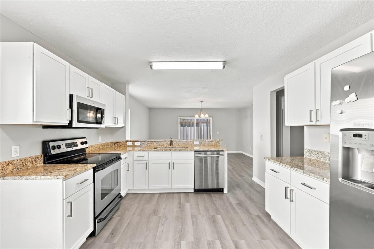 516 BELLA ROSA CIRCLE — photo 13 of 38
