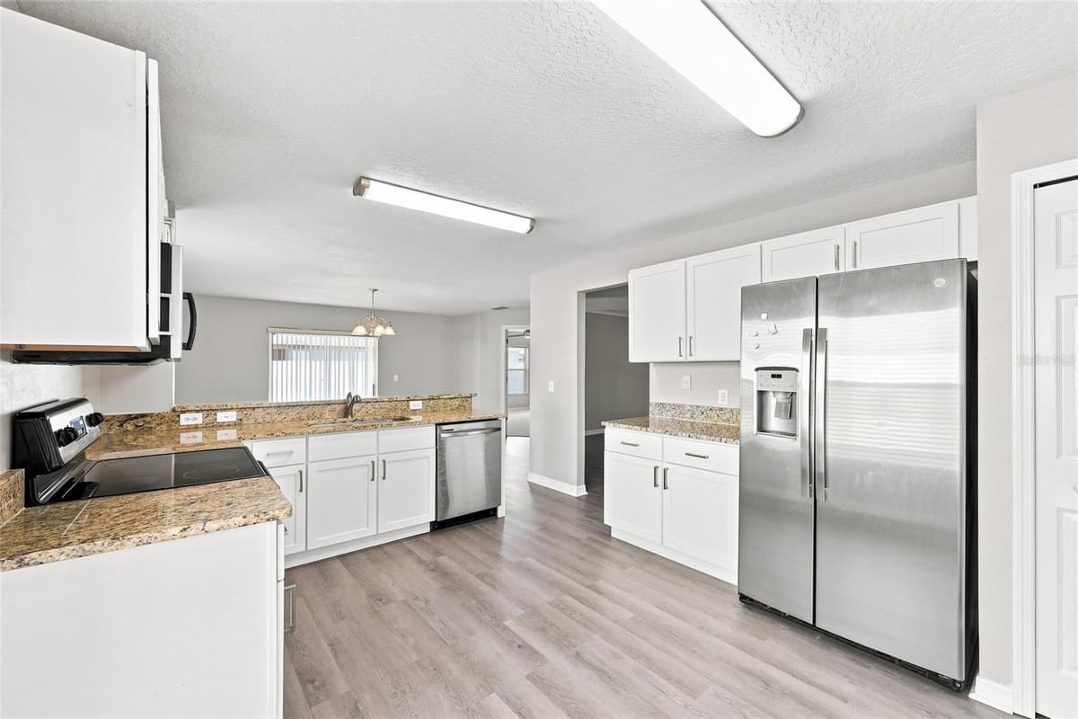 516 BELLA ROSA CIRCLE — photo 14 of 38