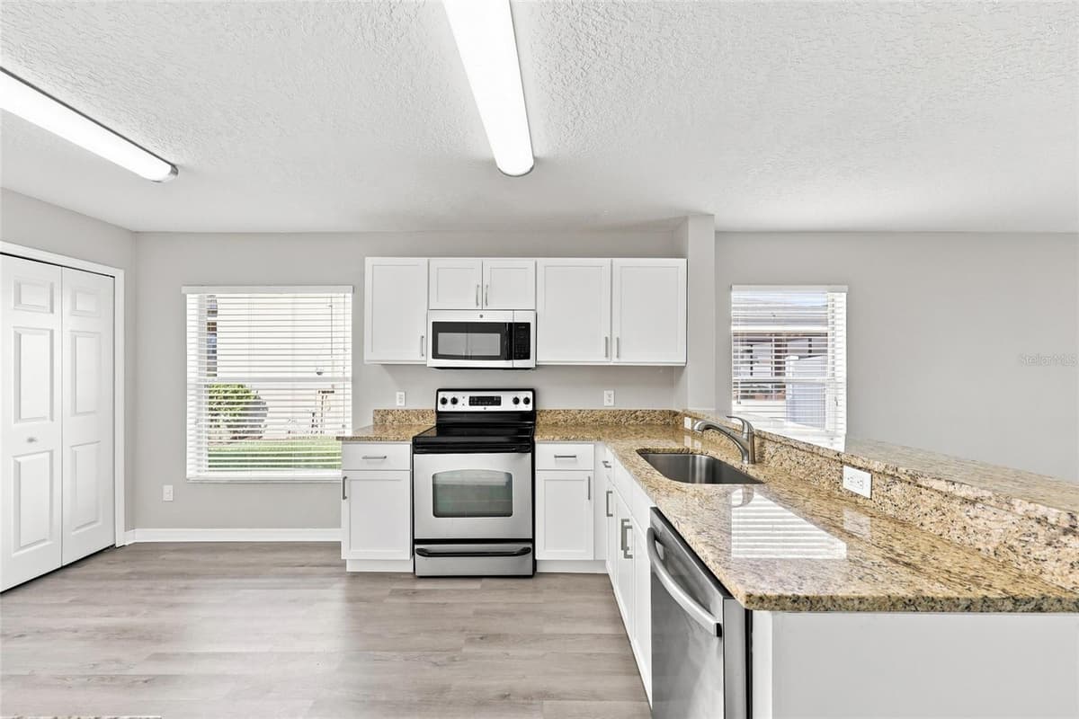 516 BELLA ROSA CIRCLE — photo 11 of 38
