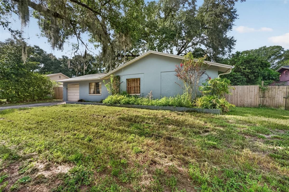 1917 CEDARBROOKE DRIVE — photo 3 of 23
