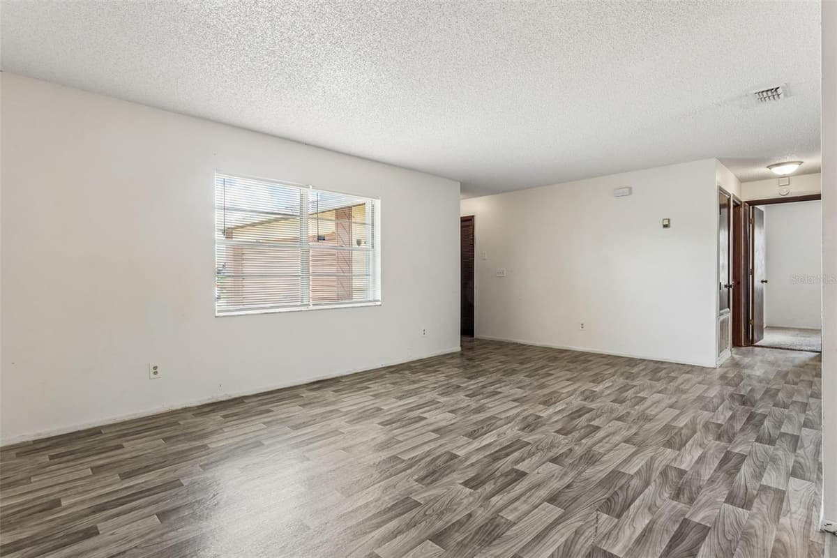 5343 SNOWFLAKE COURT — photo 5 of 19