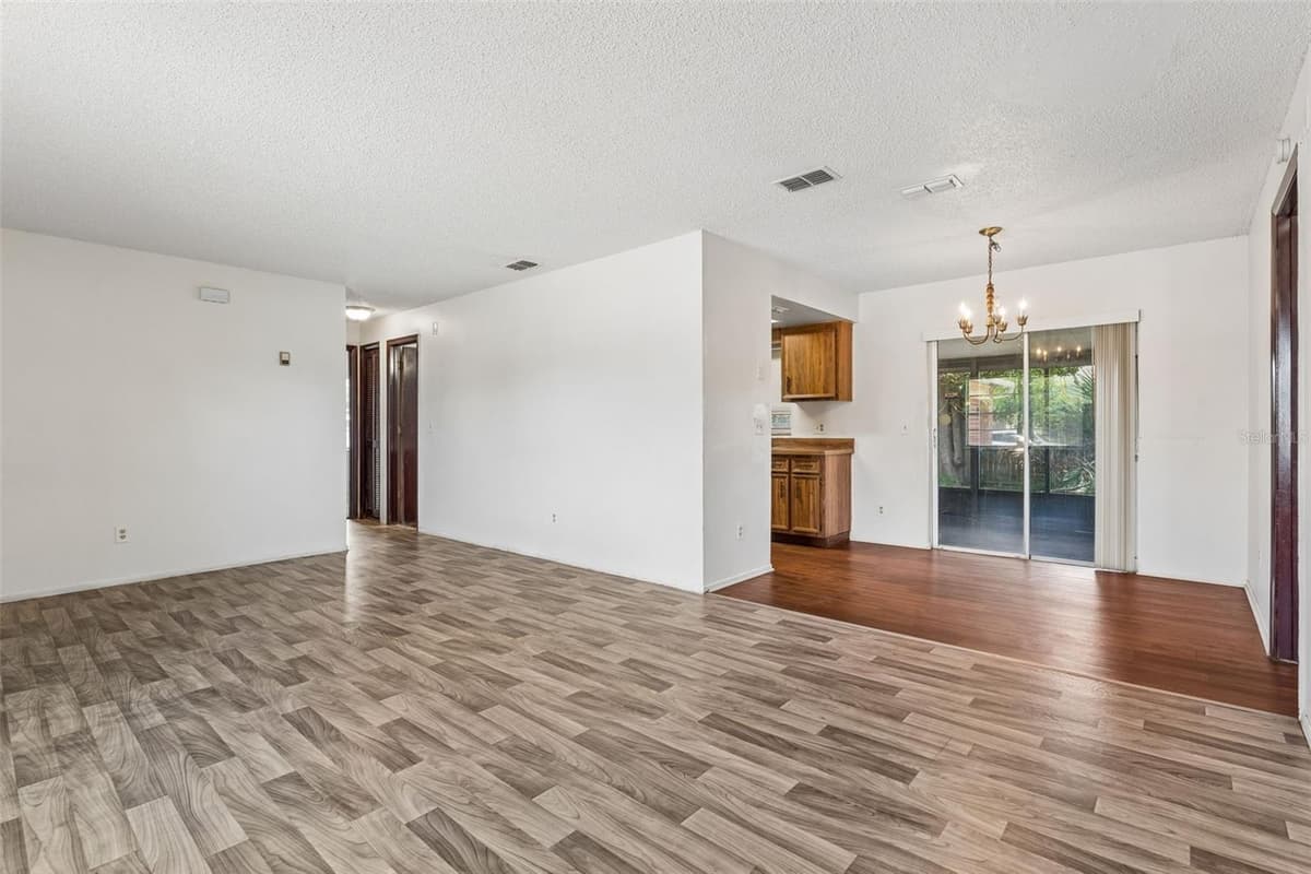 5343 SNOWFLAKE COURT — photo 4 of 19