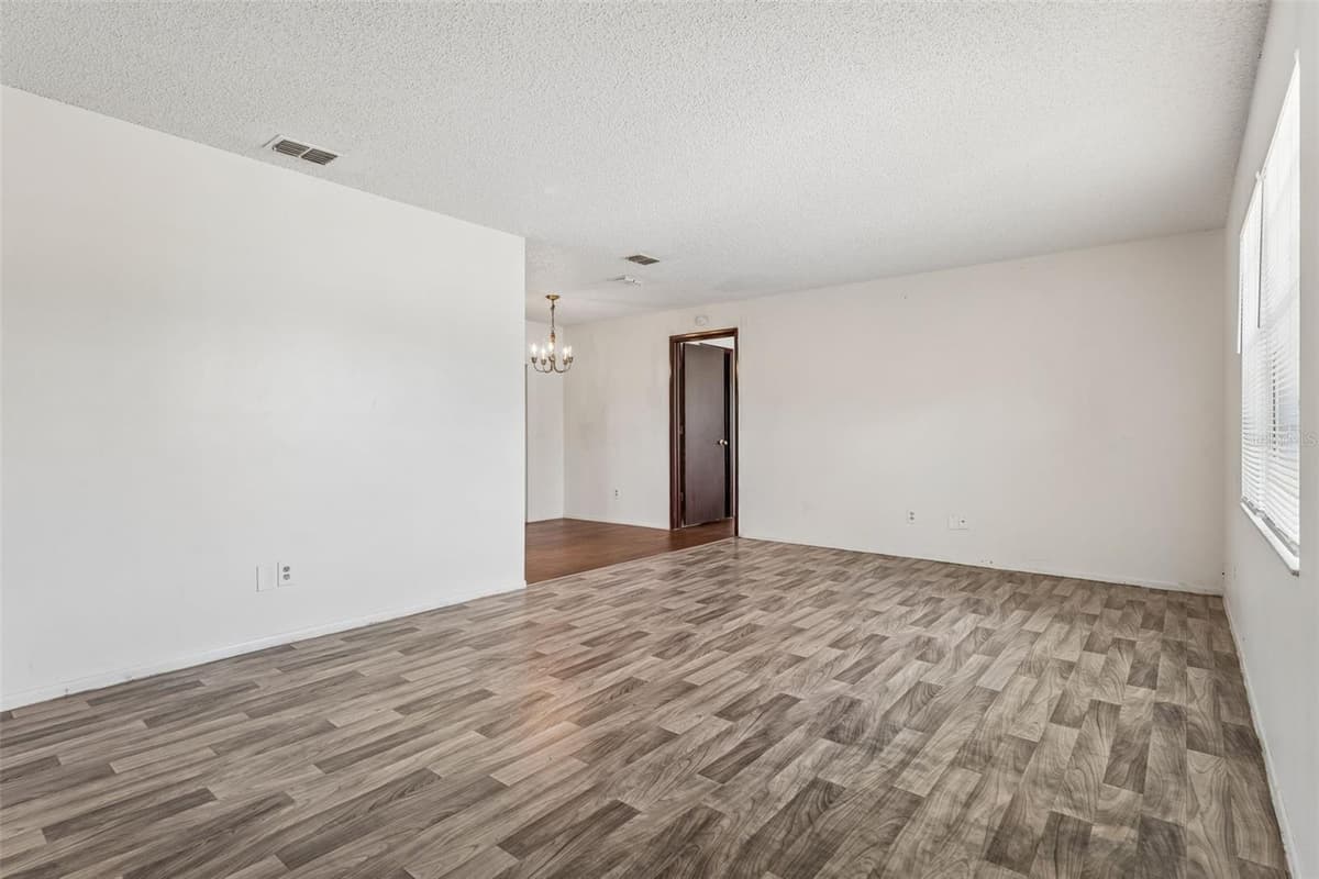 5343 SNOWFLAKE COURT — photo 3 of 19