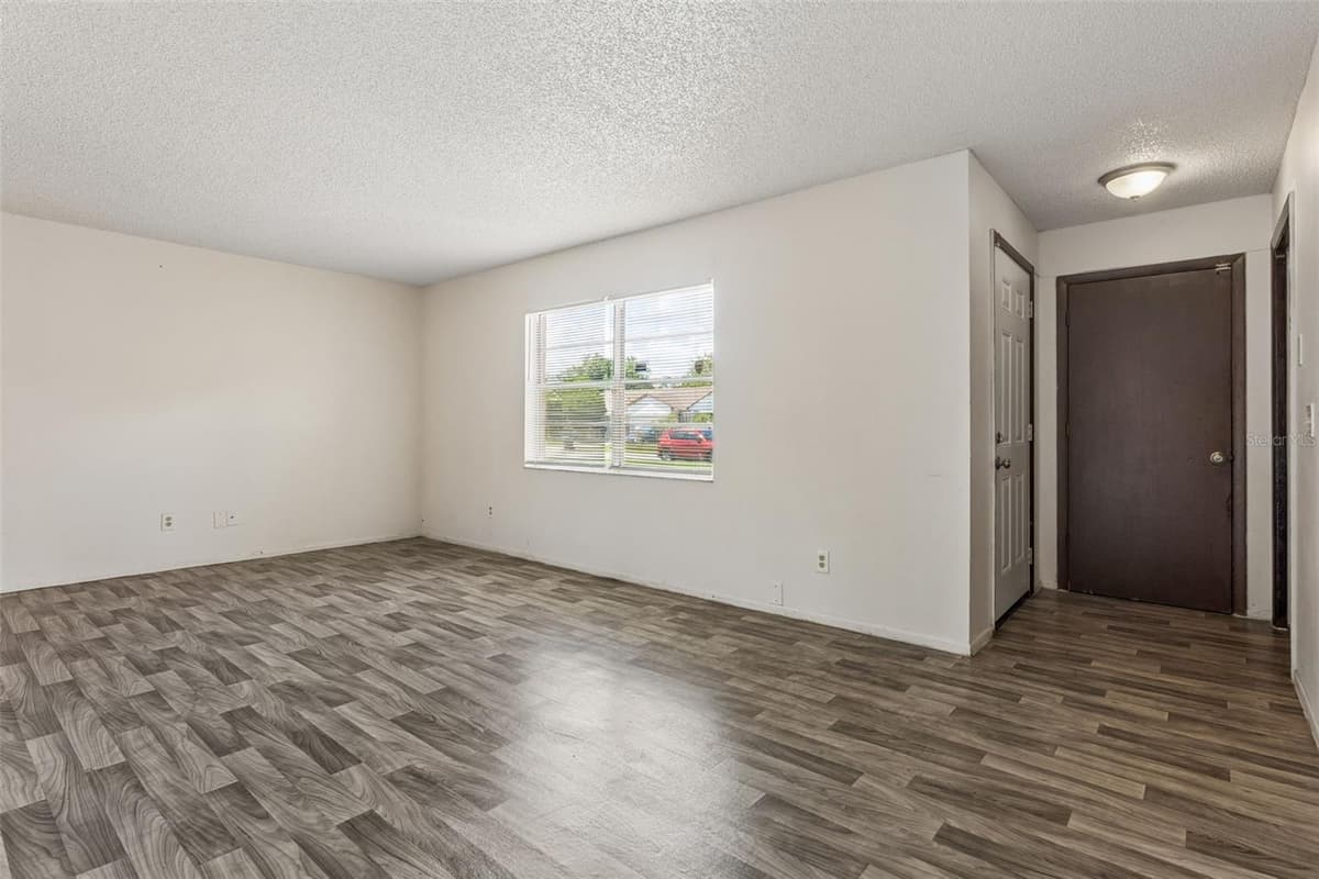 5343 SNOWFLAKE COURT — photo 6 of 19