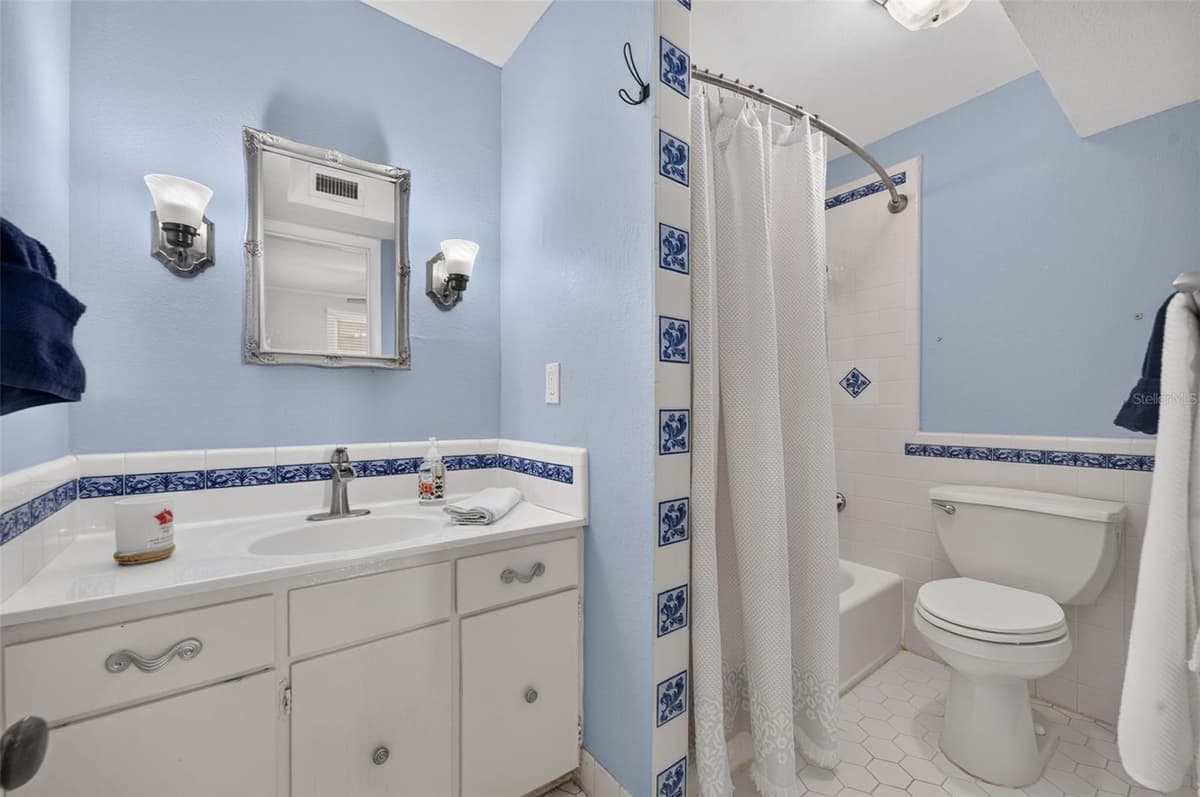 834 ALEXANDER STREET — photo 14 of 23