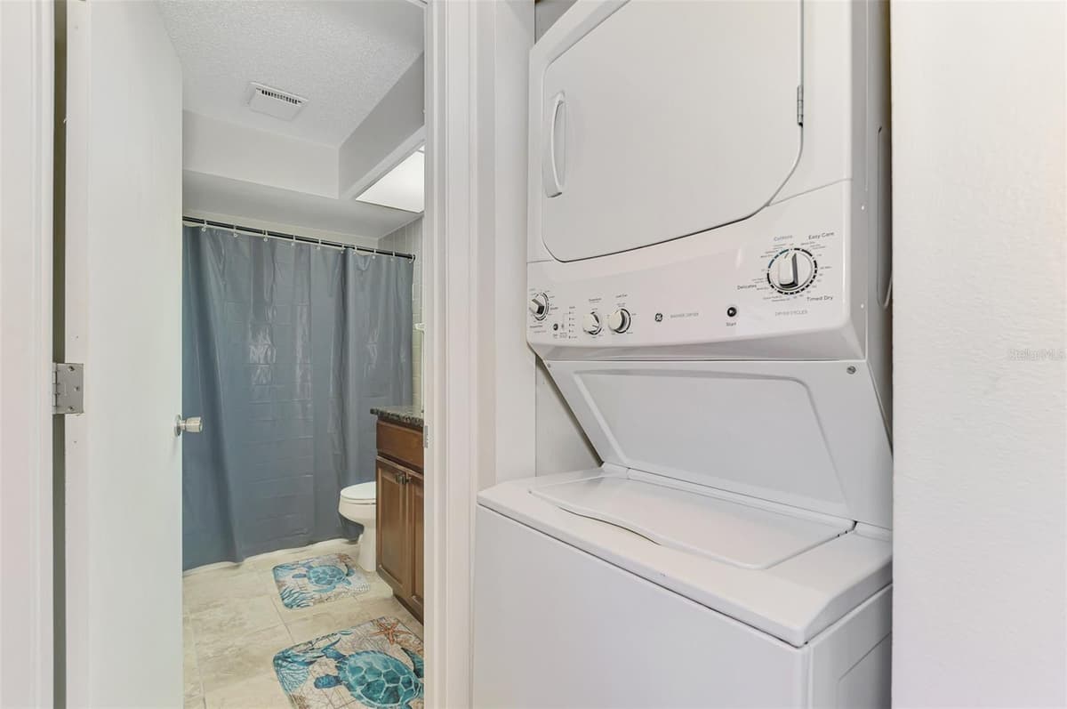 1211 CAPRI ISLES BOULEVARD — photo 36 of 47