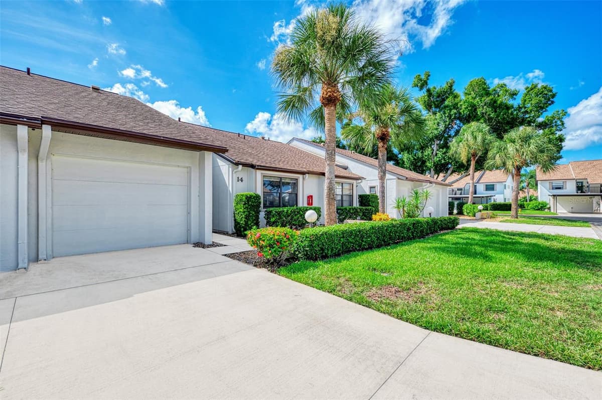 1211 CAPRI ISLES BOULEVARD — photo 4 of 47