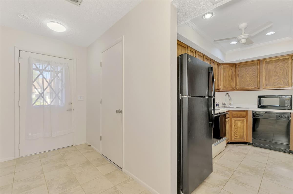 1211 CAPRI ISLES BOULEVARD — photo 8 of 47