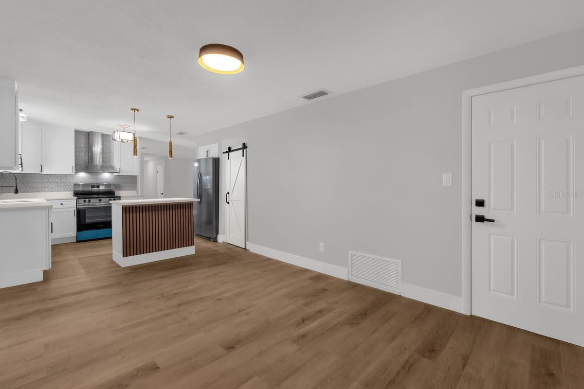 4523 COLUMBIA STREET — photo 14 of 33