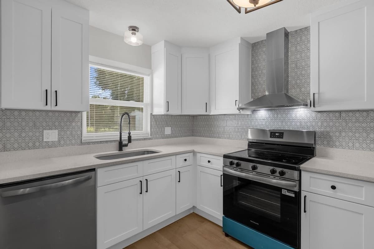 4523 COLUMBIA STREET — photo 11 of 33