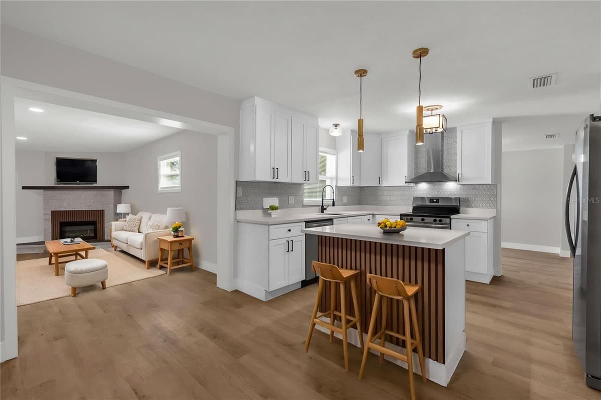 4523 COLUMBIA STREET — photo 10 of 33