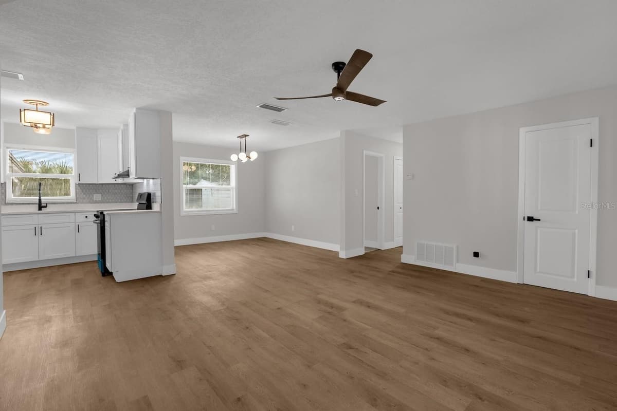 4523 COLUMBIA STREET — photo 6 of 33