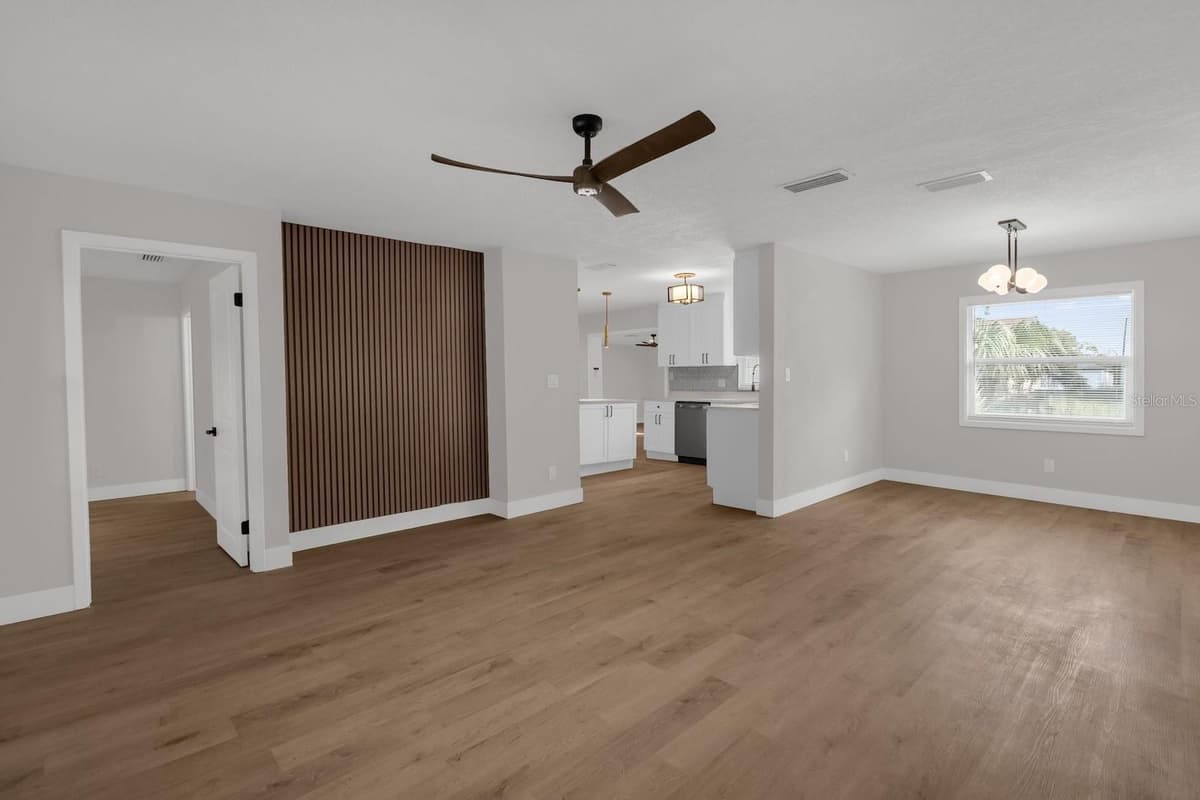 4523 COLUMBIA STREET — photo 4 of 33