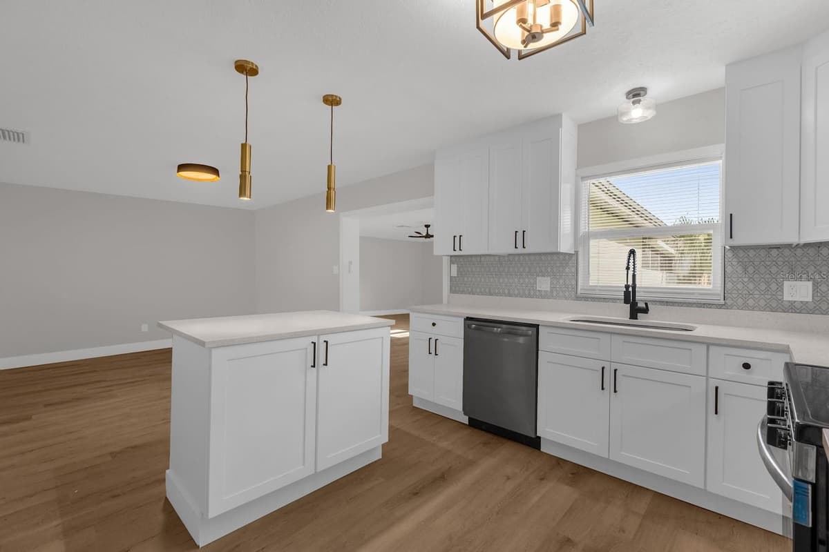 4523 COLUMBIA STREET — photo 9 of 33
