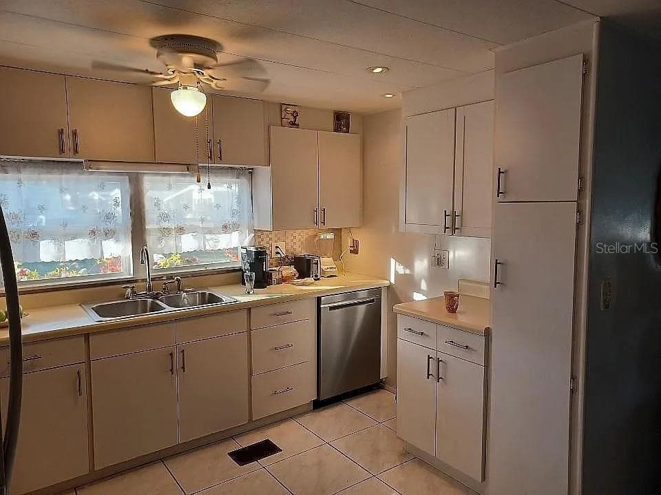 7880 54TH AVENUE — photo 5 of 18