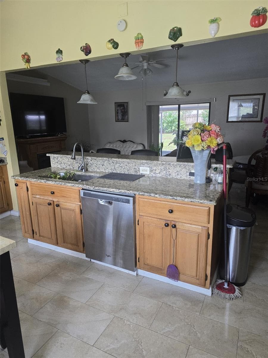 1822 HOUSTON DRIVE — photo 8 of 41
