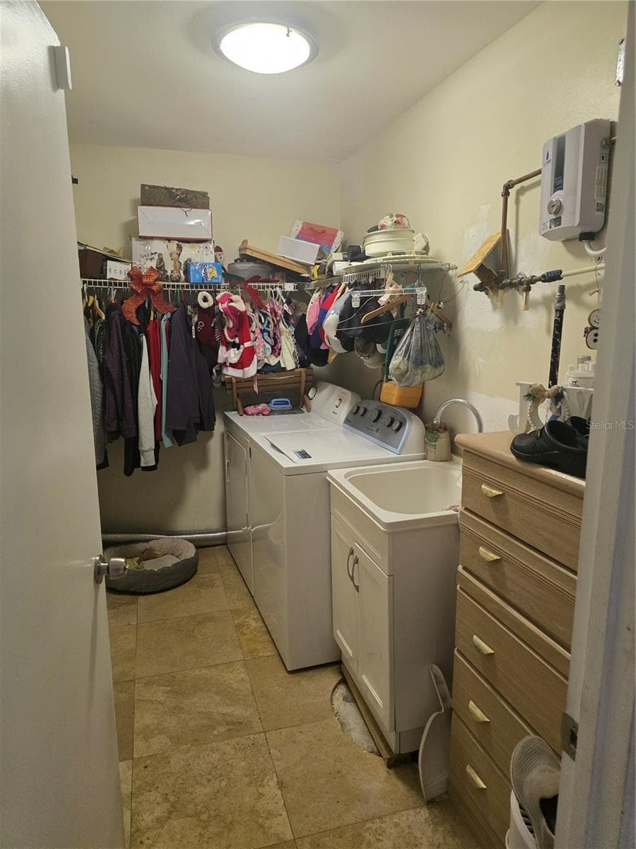1822 HOUSTON DRIVE — photo 29 of 41