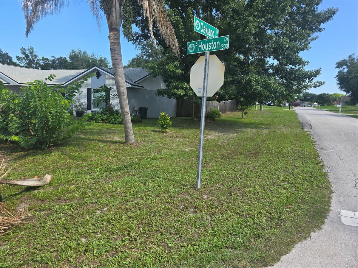 1822 HOUSTON DRIVE — photo 5 of 41