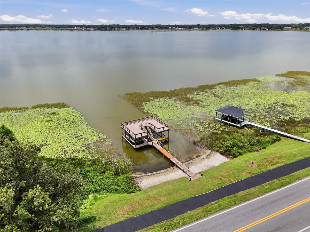1307 LAKE HOWARD DRIVE — photo 4 of 96