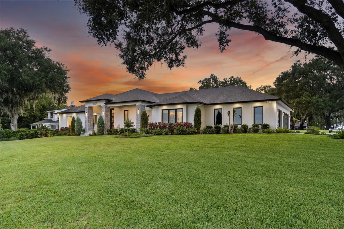 1307 LAKE HOWARD DRIVE — photo 9 of 96