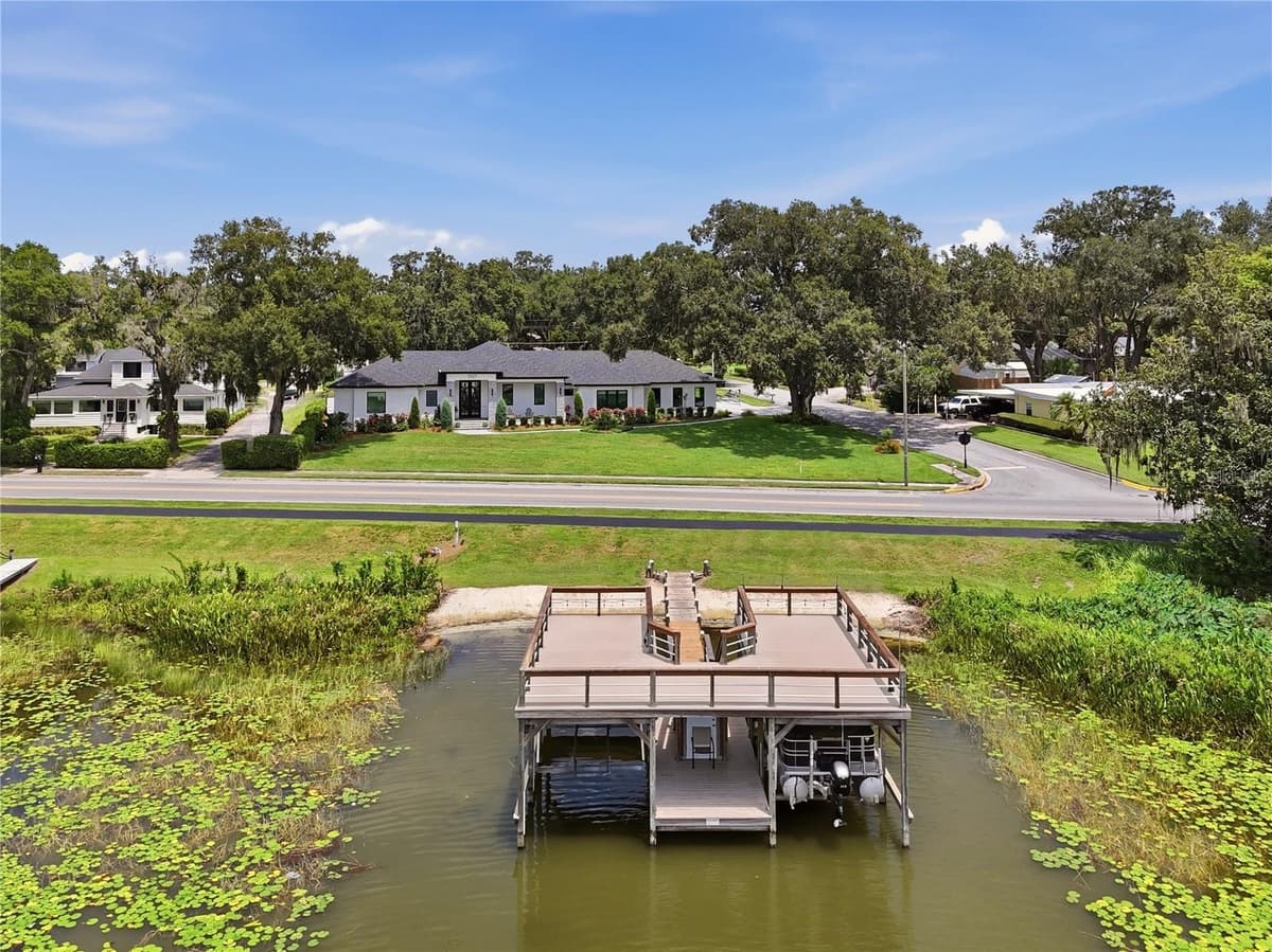 1307 LAKE HOWARD DRIVE — photo 5 of 96