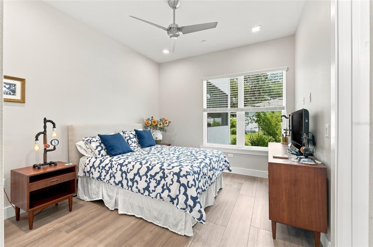 1307 LAKE HOWARD DRIVE — photo 43 of 96