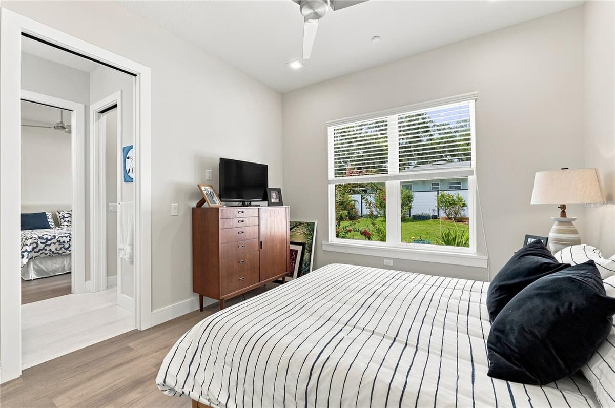 1307 LAKE HOWARD DRIVE — photo 39 of 96