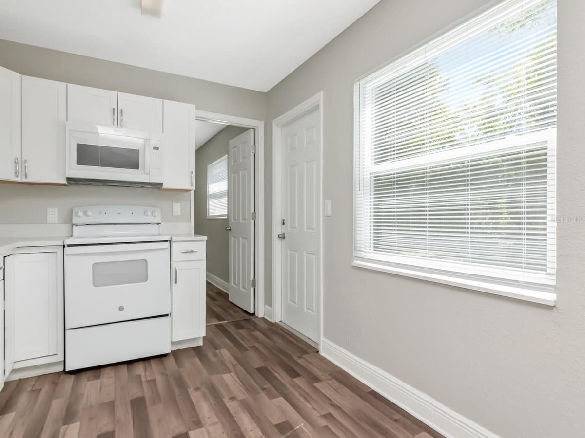 1209 62ND AVENUE — photo 3 of 49