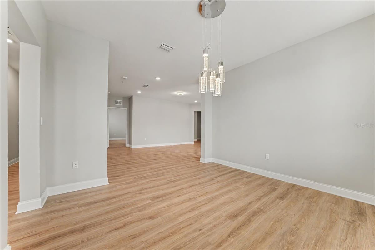 7505 LAUREATE BOULEVARD — photo 7 of 38