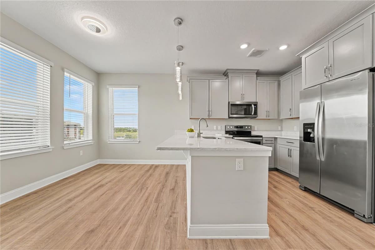 7505 LAUREATE BOULEVARD — photo 10 of 38