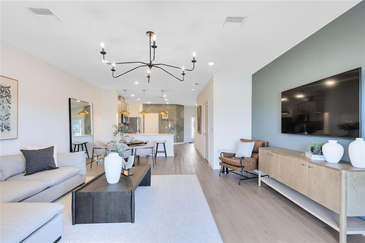 4352 CHESTER SPRINGS BOULEVARD — photo 13 of 29