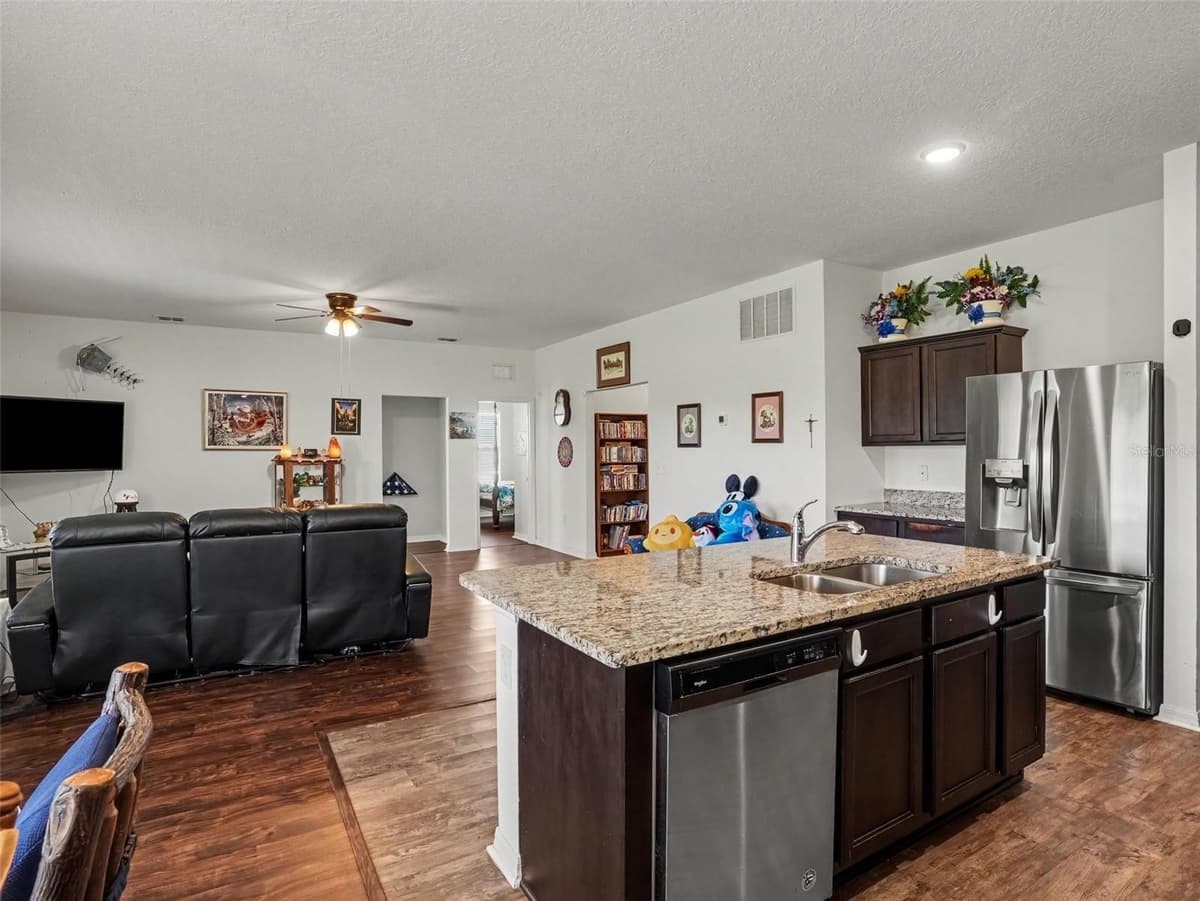 524 BLUE WATER COURT — photo 13 of 31